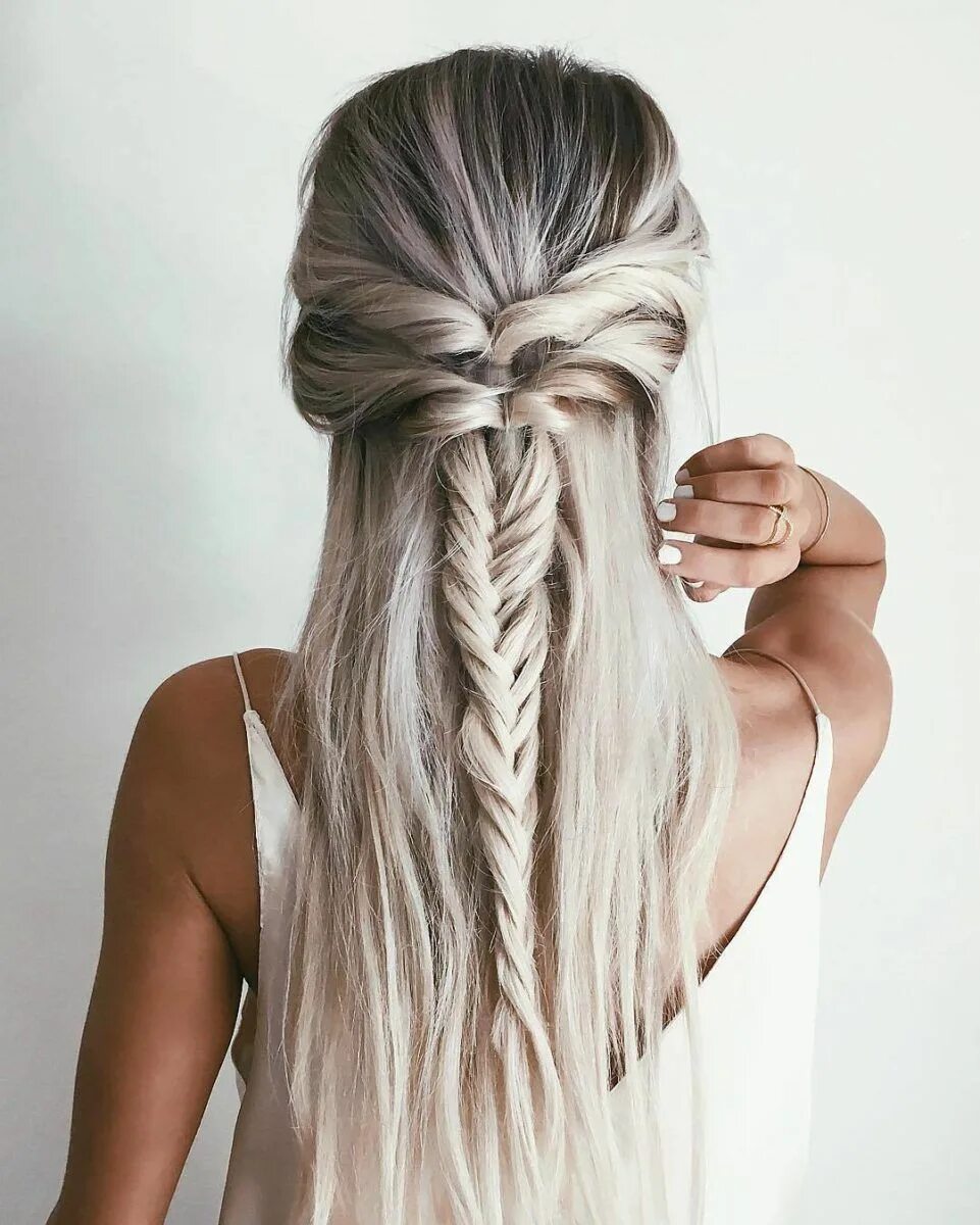 Красивые прекрасивые прически Mermaid Hairstyle Tips from Fin Fun Long hair styles, Fishtail braid hairstyles,