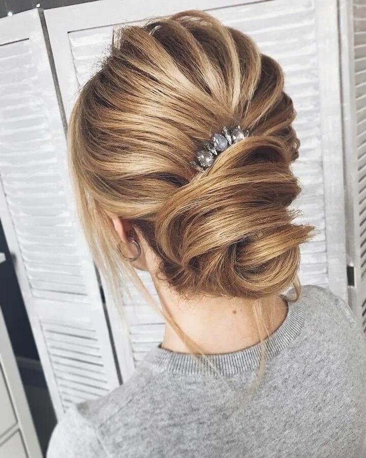 Красивые прически 2023 Elegant simplicity updo wedding hairstyle to inspire your big day look Прически,
