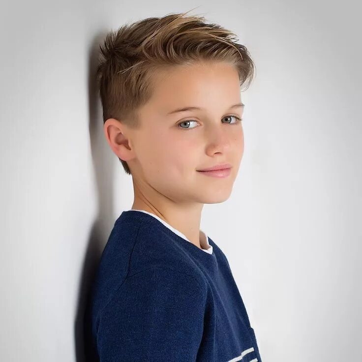 Красивые прически 2024 для мальчиков Image may contain: 1 person Barba e cabelo, Corte de cabelo infantil, Cabelo