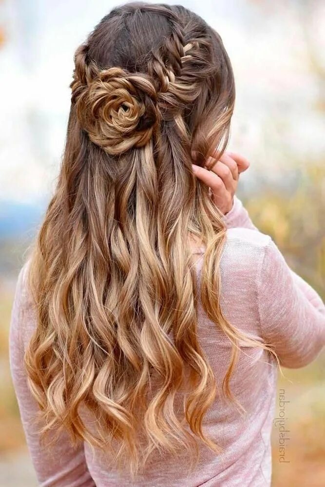 Красивые прически без распущенных волос Mittellange Frisuren für Abschlussball Frau Frisuren #FrisurenParty #abschlu. Fr