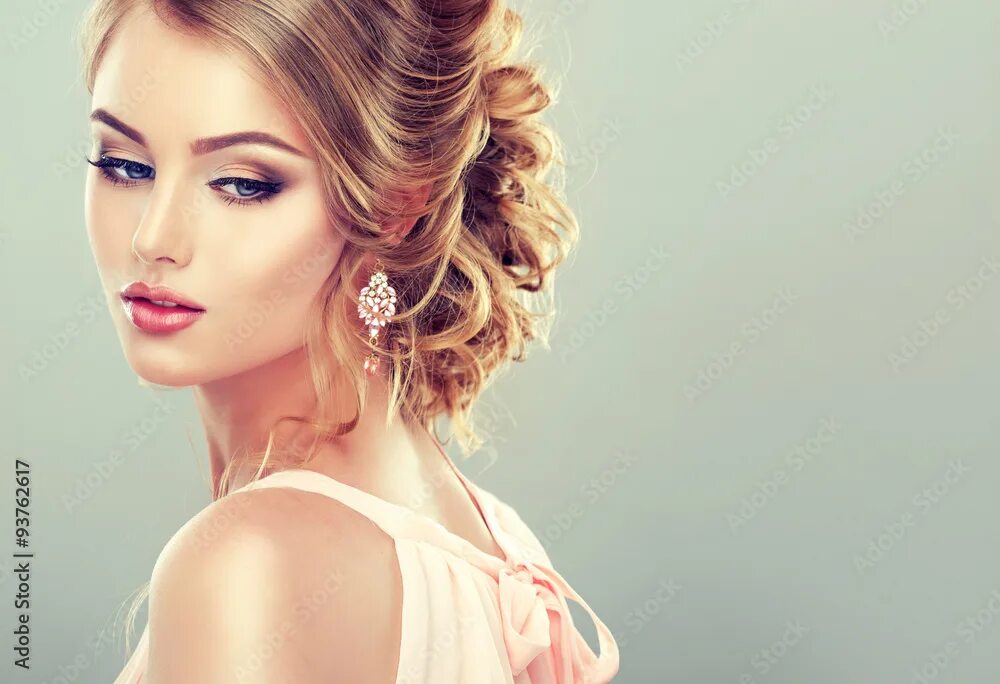 Красивые прически девушек картинки Beautiful model with elegant hairstyle . Beautiful woman with fashion wedding ha
