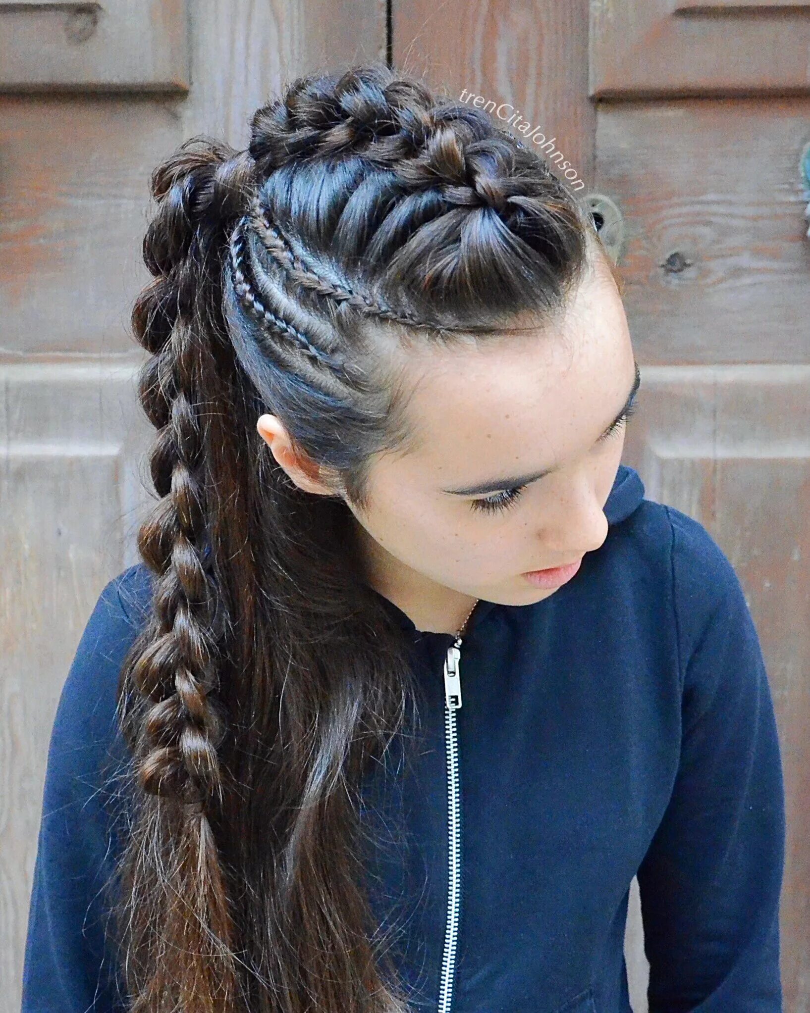 Красивые прически для 16 лет Ponytail with 3d round braid Long hair styles, Viking hair, Cool hairstyles