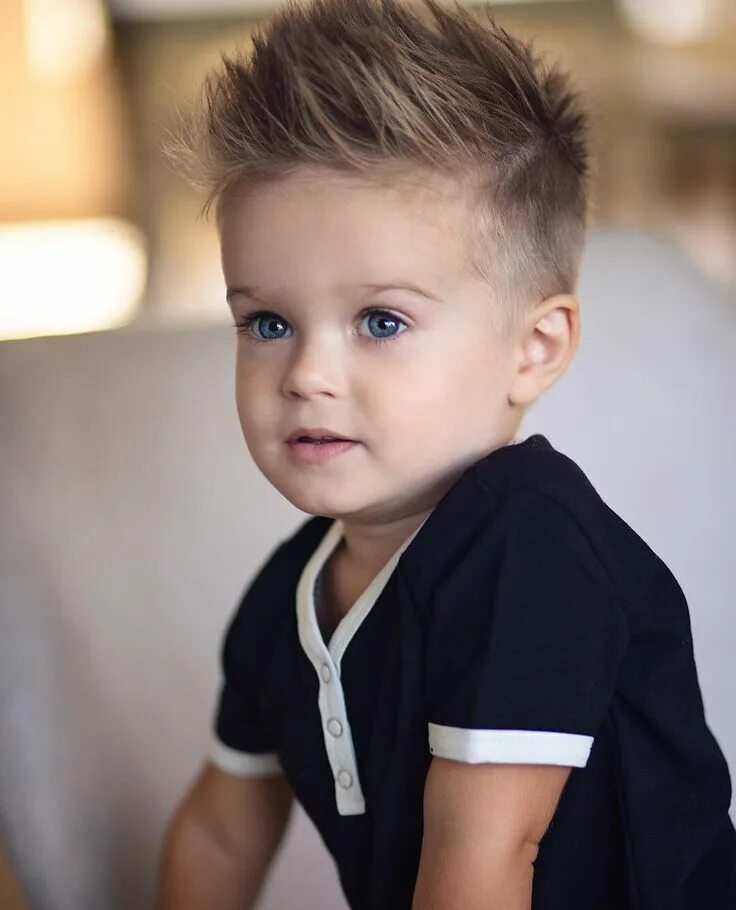 Красивые прически для детей мальчики A imagem pode conter: 1 pessoa, criança e close-up Baby boy haircuts, Toddler ha