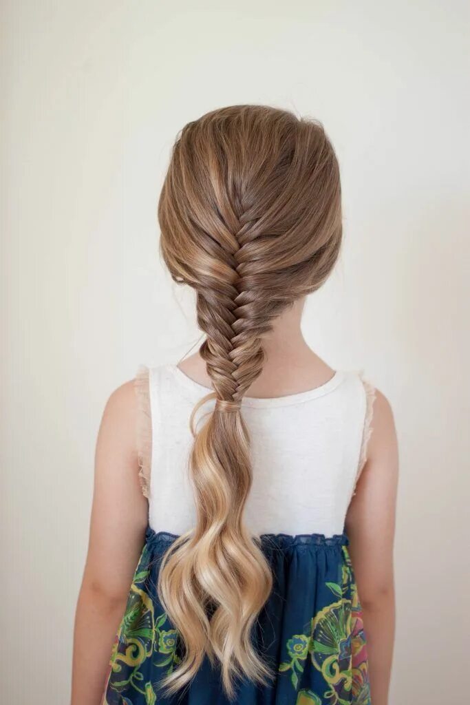 Красивые прически для девочки 13 лет French Fishtail Braid CGH Lifestyle Capelli a spina di pesce, Capelli bambino, A