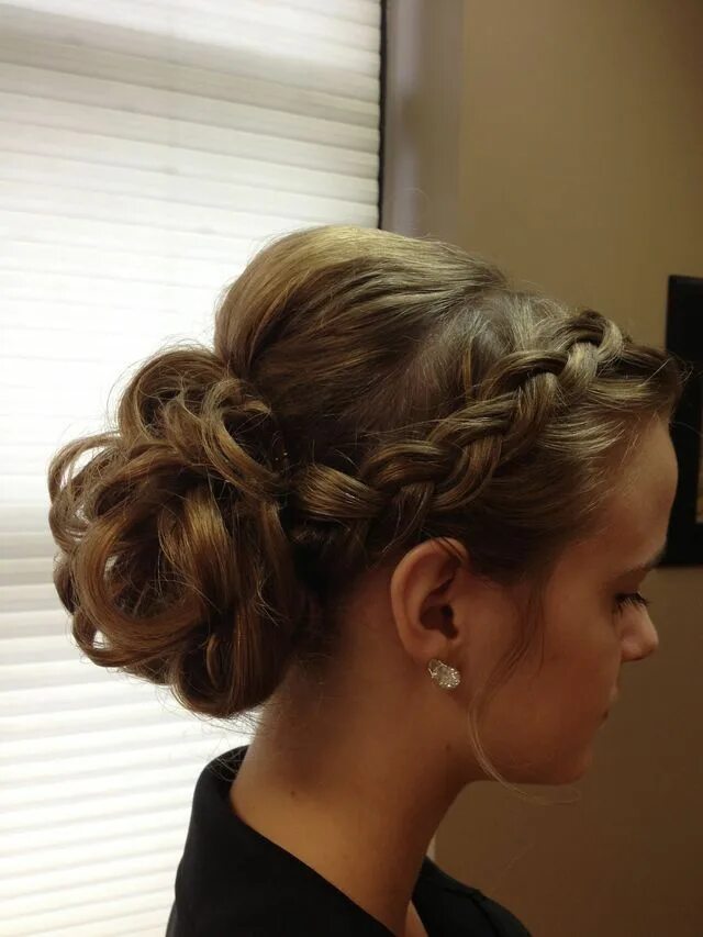 Красивые прически для дома Long hair styles, Prom hair updo, Hair styles