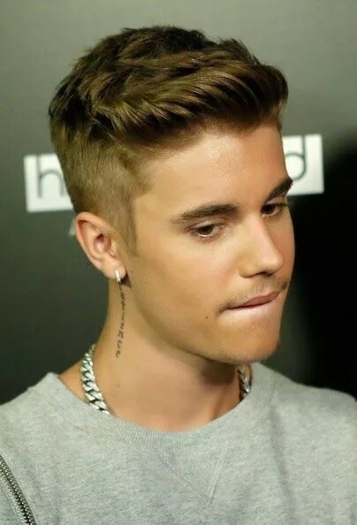 Красивые прически для мальчиков 16 лет Justin Bieber 2014 Hairstyle Hair styles 2014, Justin bieber short hair, Quiff h