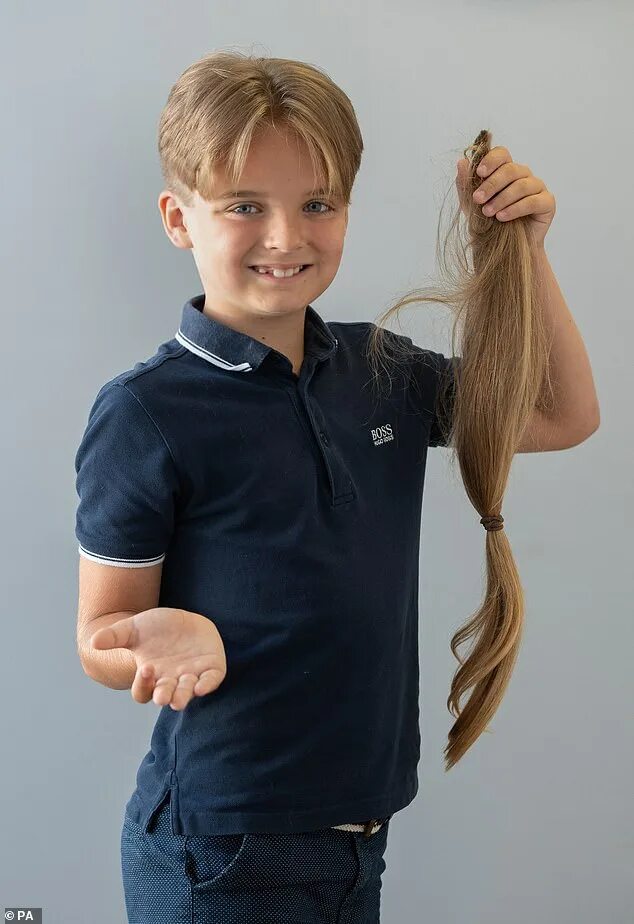 Красивые прически для мальчиков с длинными волосами Nine-year-old chops off his locks to be made into wigs for children with cancer