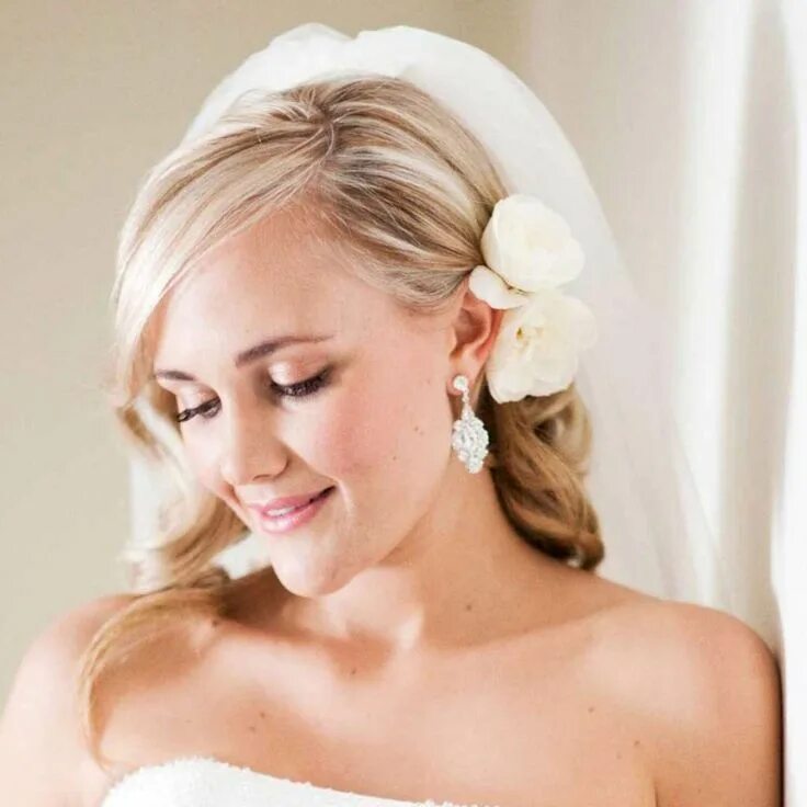 Красивые прически для невест с маленьким лицом Pin de Me Mumplepitz en Sommer-Hochzeit Peinados boda pelo corto, Peinados de no