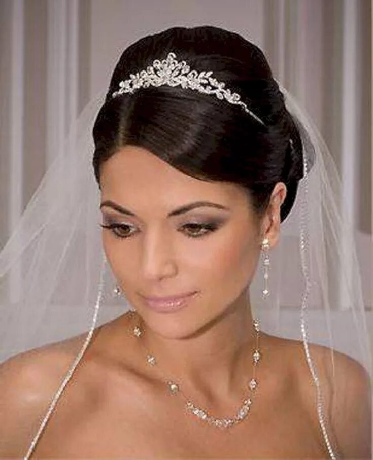 Красивые прически для невест с маленьким лицом 20 Incredible Wedding Hairstyles Ideas For Pretty Brides Tiara hairstyles, Weddi