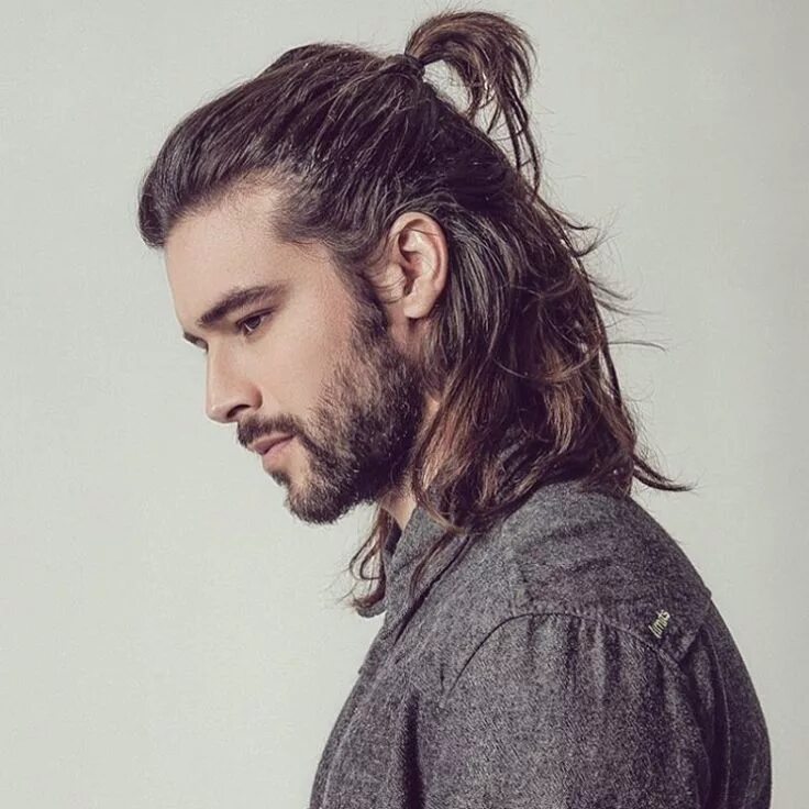 Красивые прически для парней с длинными волосами Picture of Bernardo Velasco Long hair styles men, Hair and beard styles, Mens po