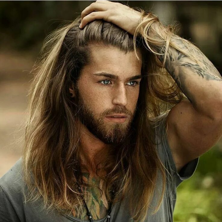 Красивые прически для парней с длинными волосами 5 cortes masculinos tendência 2018 - Marco da Moda Long hair styles men, Long ha