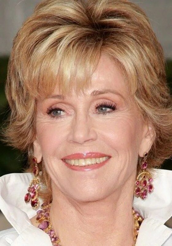 Красивые прически для пожилых Short Hairstyles For Women Over 50 Short hair styles Джейн фонда, Знаменитые жен