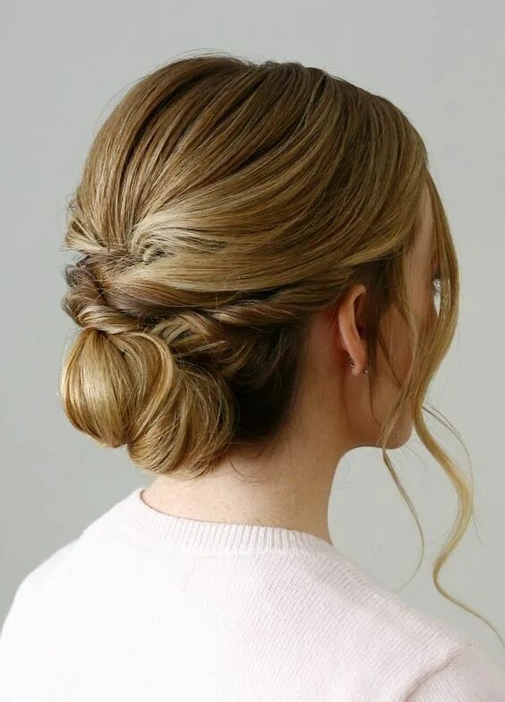Красивые прически для учителей 25 Awesome Low Bun Wedding Hairstyles Low bun hairstyles, Bun hairstyles, Weddin