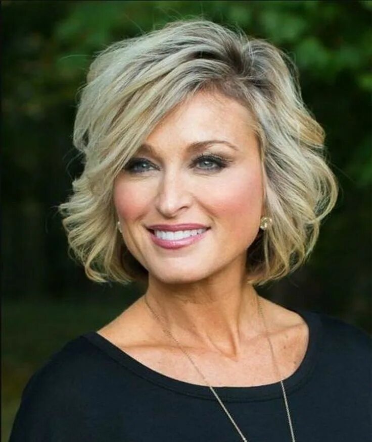 Красивые прически для женщин 45 Nők 50+ félhosszú haj Hair cuts for over 50, Thick hair styles, Hairstyles for t