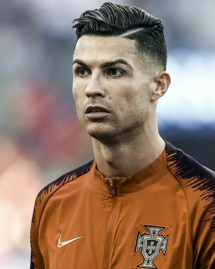 Красивые прически футболистов Pin by House of Football on Wallpapers Cristiano ronaldo haircut, Cristiano rona