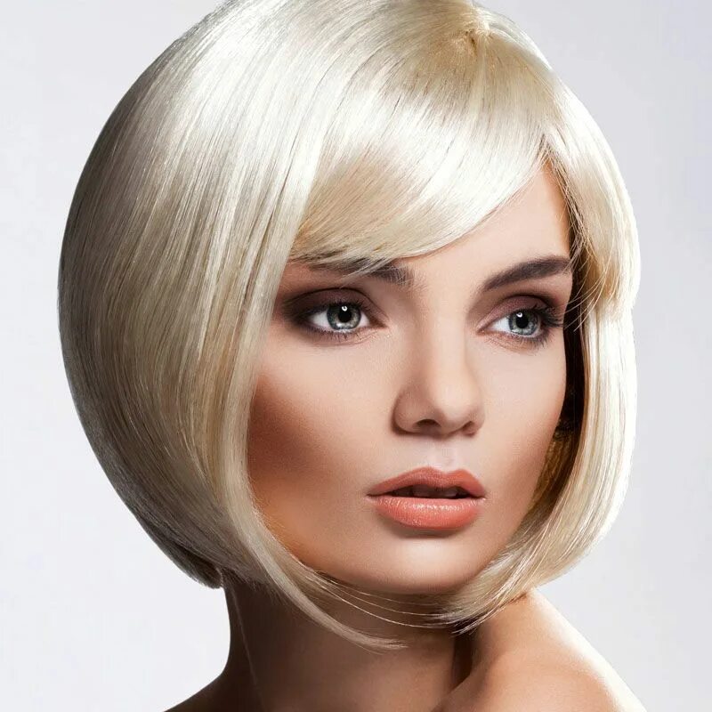 Красивые прически каре короткое Eleganter A-Line Bob mit platinblonden Haaren- Blonder Bob Stylish short haircut