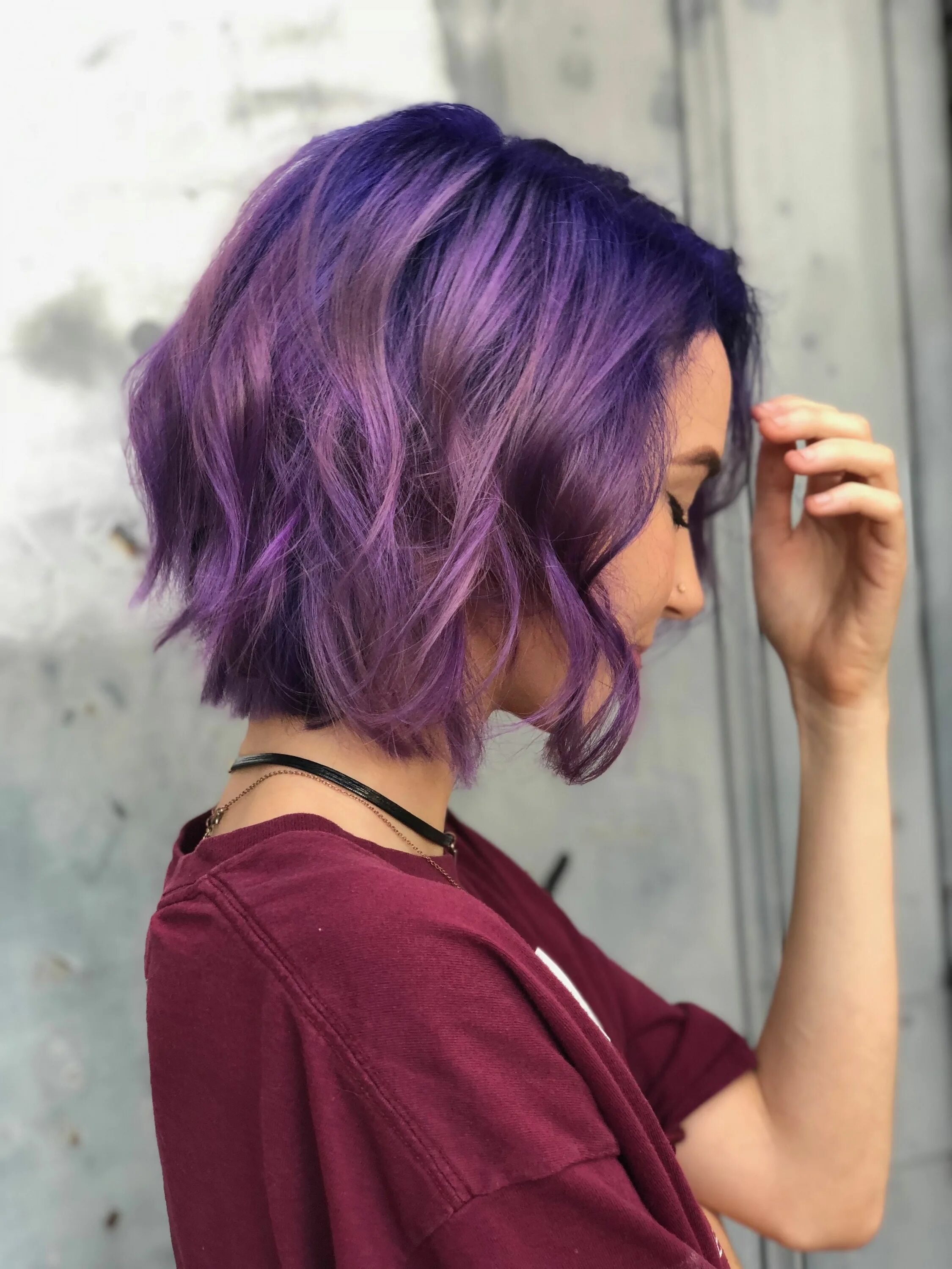 Красивые прически каре с цветом амбре Short purple hair haircut waves curly hair Coloración de cabello, Pelo teñido de