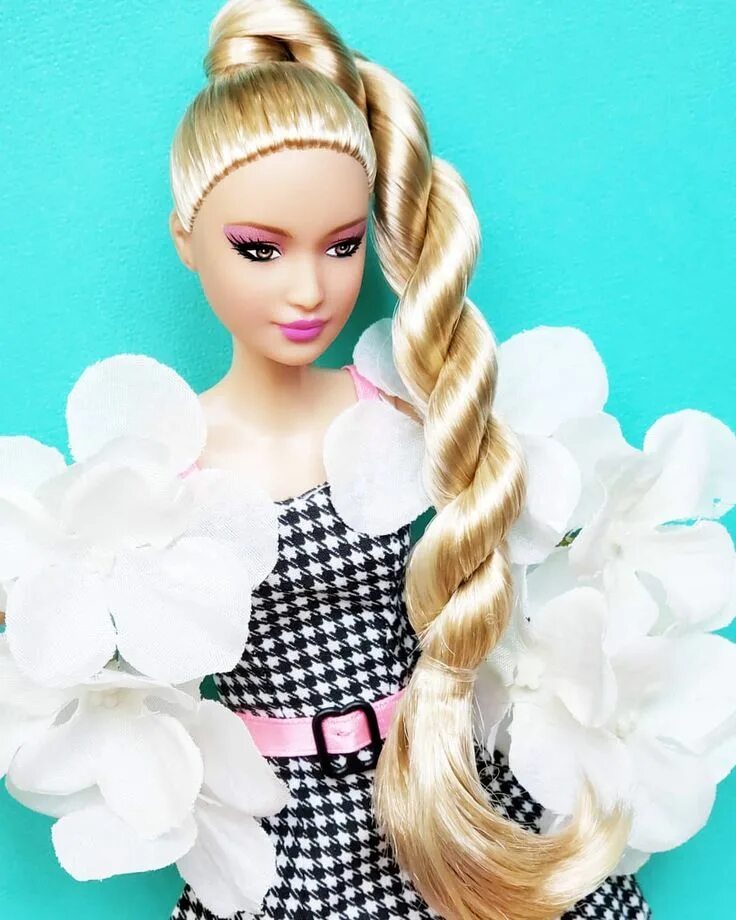Красивые прически кукле барби Pin de Suzanne en Barbie Dolls Lea / Kayla and Goddess Face Mould Muñecas barbie