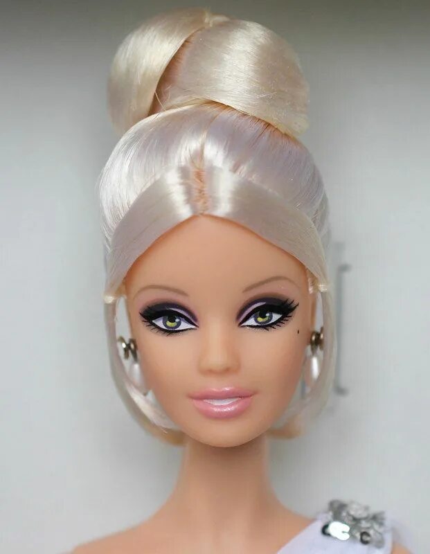Красивые прически кукле барби Pinch of Platinum Barbie, BC.com exclusive 2011 Barbie doll hairstyles, Barbie h