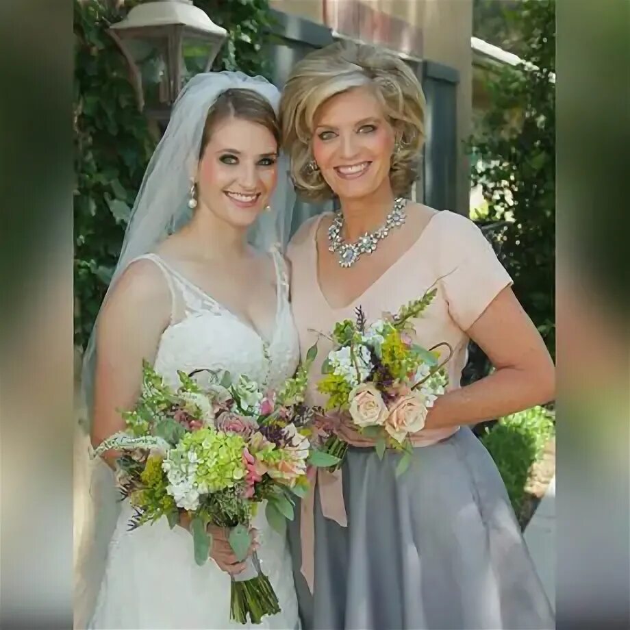 Красивые прически маме на свадьбу beautiful mother of the bride flowers Bridal & Mothers Bouquet " Weddings " Secr