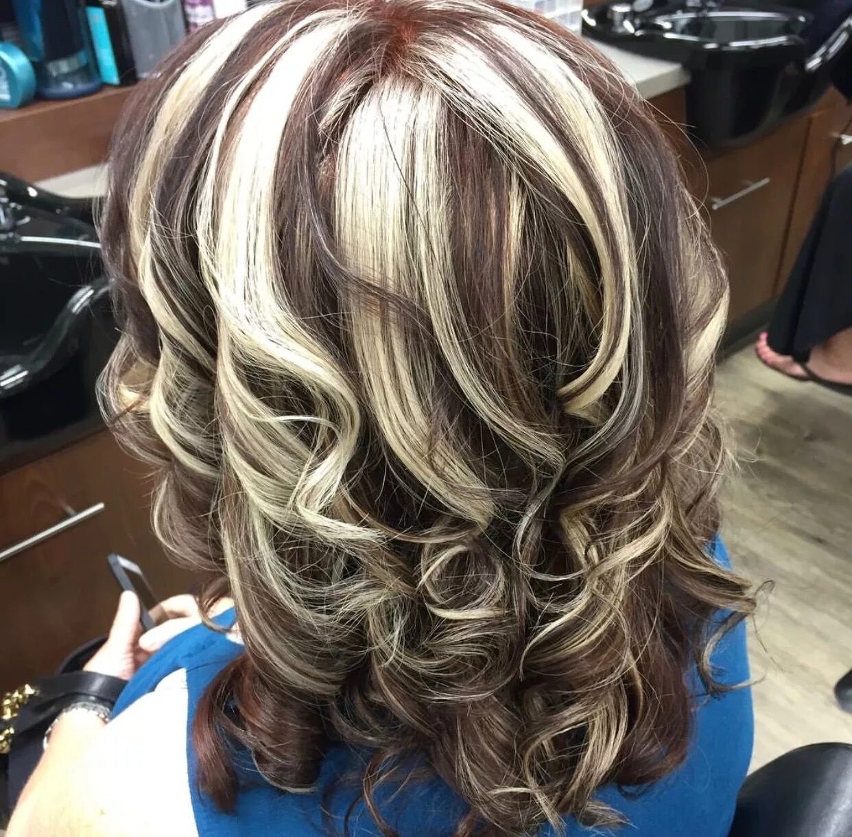 Красивые прически мелирование Pin on hair Hair highlights and lowlights, Blonde highlights on dark hair, Hair 