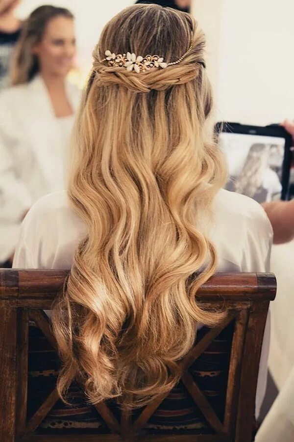 Красивые прически на длинные распущенные Elegant Wedding Hairstyles: Half Up Half Down - Tulle & Chantilly Wedding Blog I