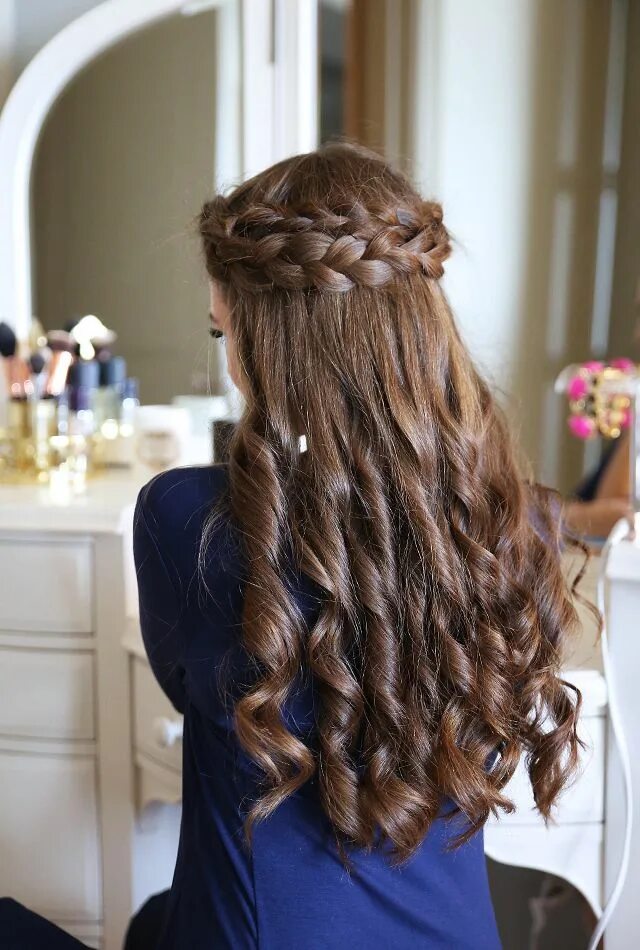 Красивые прически на длинные волосы для девушек Easy Crown Braid Tutorial - Southern Curls & Pearls Princess hairstyles, Crown h
