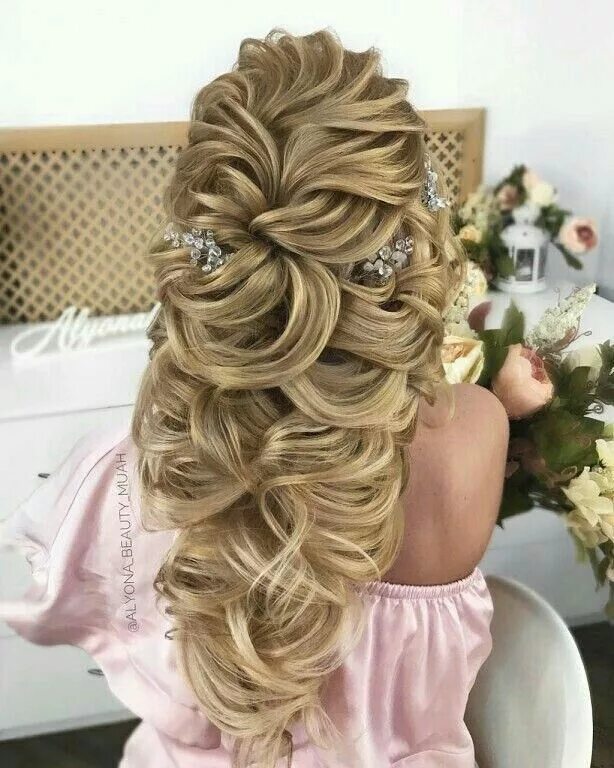 Красивые прически на длинные волосы выпускной Pin on Penteado-hairstyle Long hair styles, Bride hairstyles, Hair styles