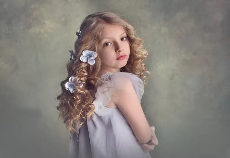 Красивые прически на фотосессию 4 класс Niñas y Niños de Moda Vestido floral para chicas, Moda, Vestidos de novia