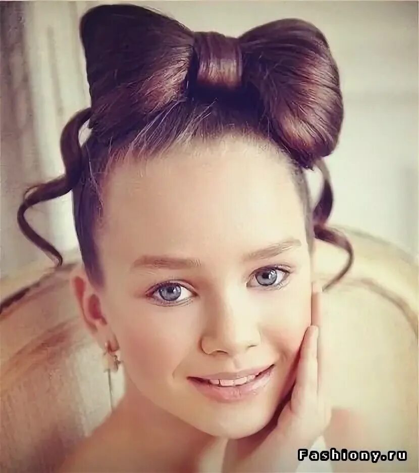 Красивые прически на фотосессию 4 класс Прически для школьниц на 1 сентября Girl hairstyles, Girl haircuts, Girls updo h