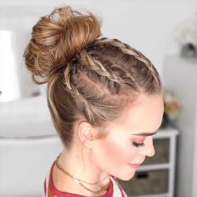 Красивые прически на гулянку The Best Hair Braid Styles - FashionActivation Video Video Braided bun hairstyle