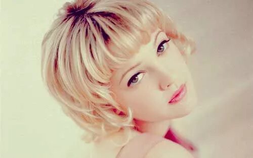 Красивые прически на короткие волосы с челкой Celebrity cute short hairstyles Cute hairstyles for short hair, Short hair pictu