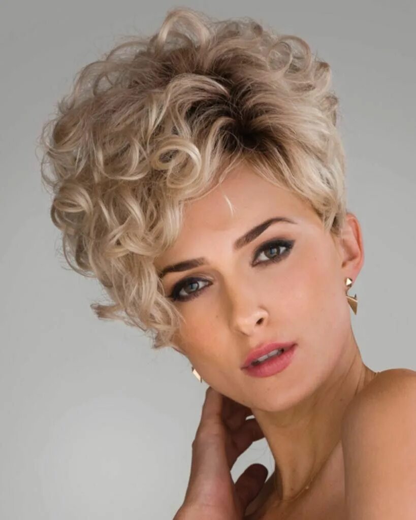 Красивые прически на короткую стрижку Pin by Cammie Xzavier on Short Hair Short curly wigs, Short hair cuts, Hair piec