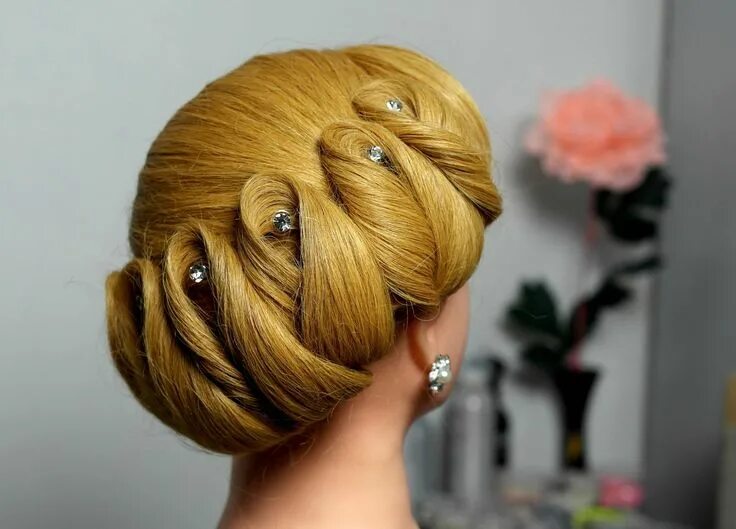 Красивые прически на круглое Hairstyle for medium hair. Wedding updo Ballroom hair, Medium hair styles, Long 