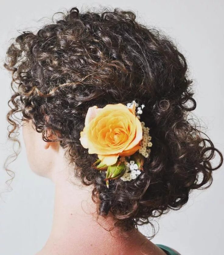 Красивые прически на кудрявые волосы 40 Creative Updos for Curly Hair Curly hair updo, Long hair styles, Curly hair s
