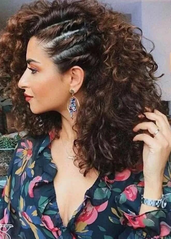 Красивые прически на кудрявые волосы Pin on hairstyles