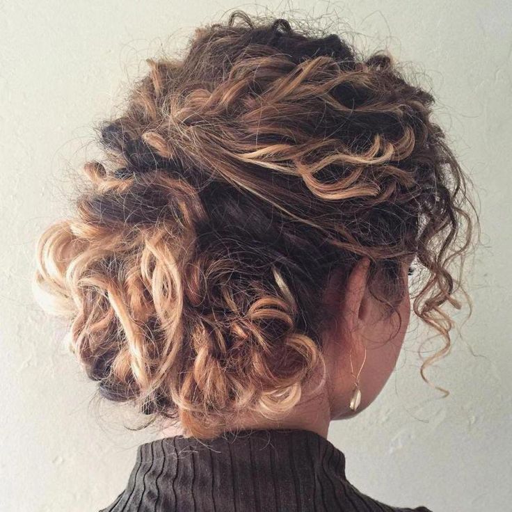 Красивые прически на кудрявые волосы средней длины 60 Styles and Cuts for Naturally Curly Hair in 2024 Curly hair styles naturally,
