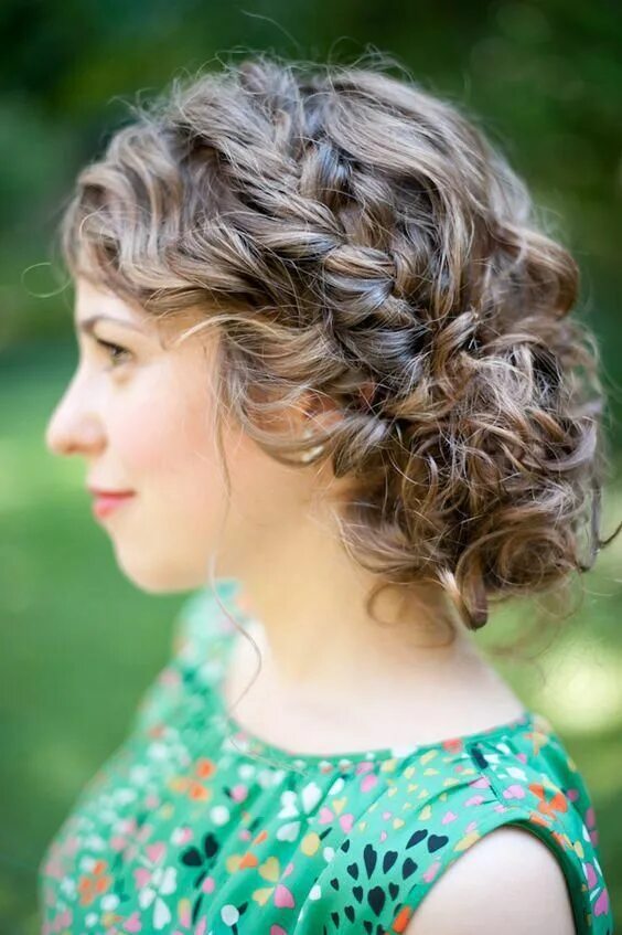 Красивые прически на кудрявые волосы средней длины 24 Wedding Hairstyles For Naturally Curly Hair HappyWedd.com #Longhaircurls Natu