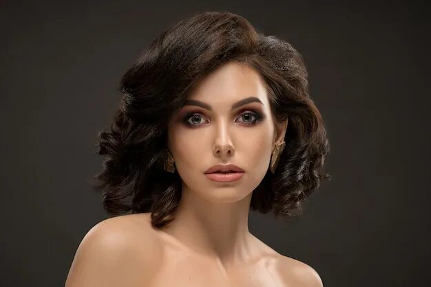 Красивые прически на лице Premium Photo Beautiful woman amazing curly girl with makeup