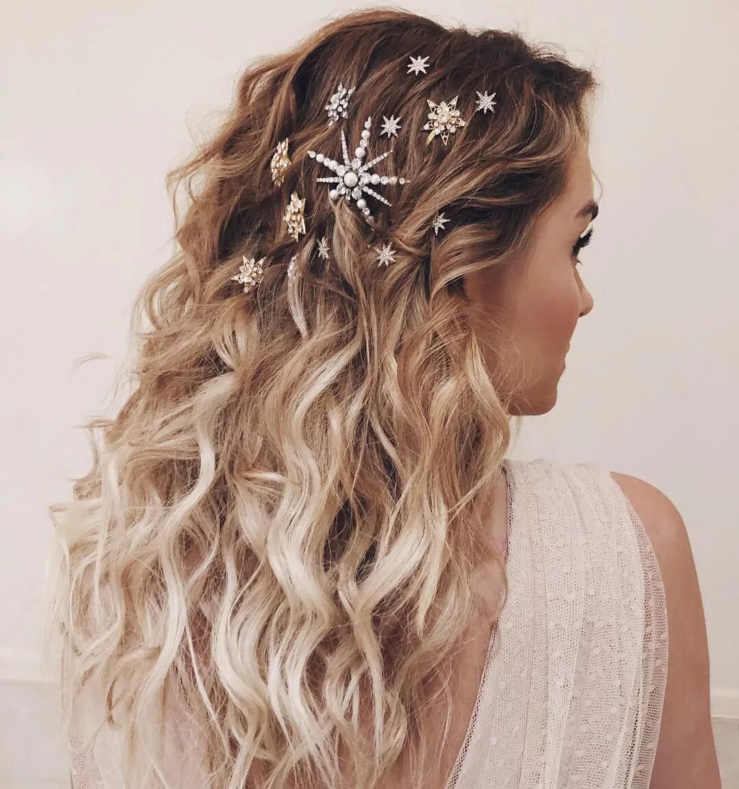 Красивые прически на новый год KRISTIN ESS HAIR * FOUNDER on Instagram: "Weatherman: "Temps are gonna drop belo