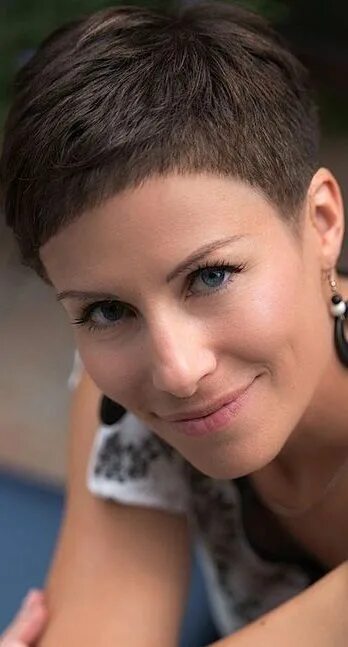 Красивые прически на очень короткие волосы Pin von Kathy Light auf It's All About The Hair Kurzhaarfrisuren, Schöne frisure