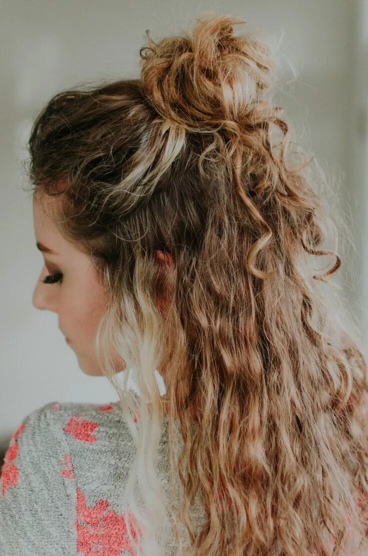 Красивые прически на пушистые волосы Account Suspended Curly hair styles naturally, Long hair styles, Half up curly h