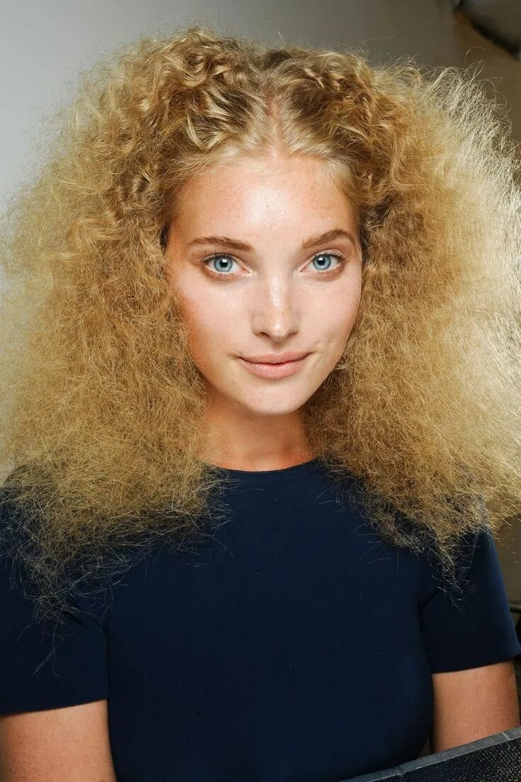 Красивые прически на пушистые волосы Hairstyle ideas that are going to be everywhere in 2023 Hair styles, Cool hairst