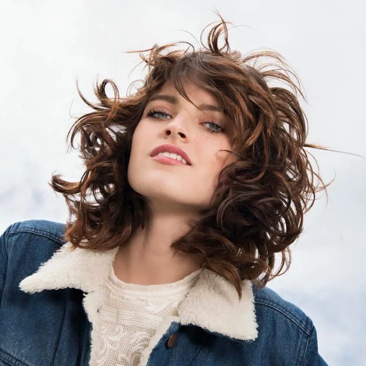 Красивые прически на пушистые волосы #Haircuts #Hairstyles #Haircut #Lifestyle #Fashions #Art Coupe de cheveux, Coiff