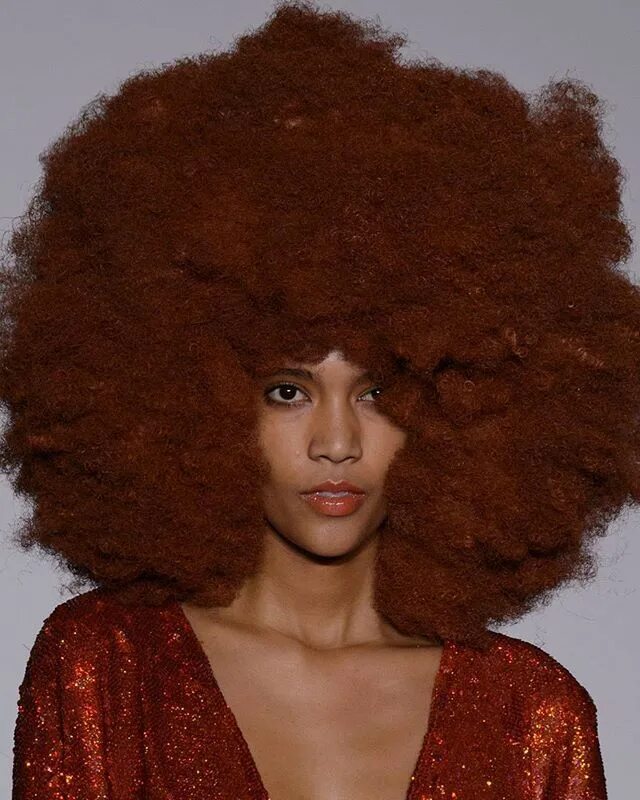Красивые прически на пушистые волосы Ashish F/W 2016 @summerthompson123 Ashish, London fashion week, Black hair