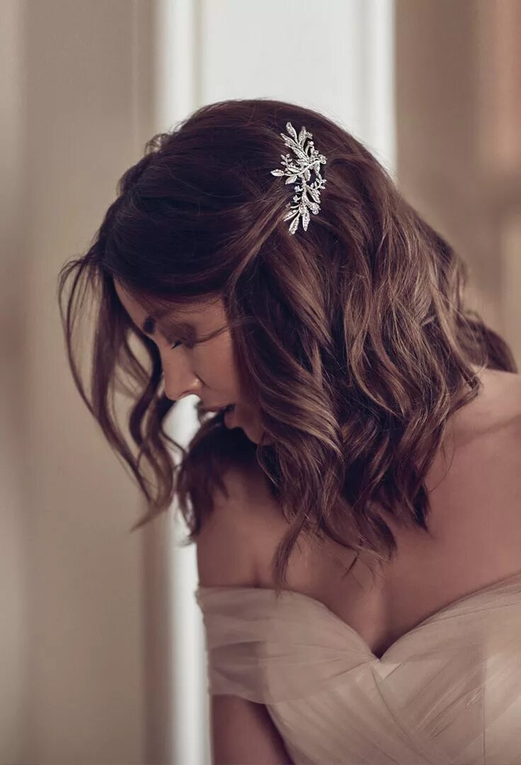 Красивые прически на распущенные короткие волосы DREAMER crystal hair comb TANIA MARAS BRIDAL Short wedding hair, Wedding hairsty