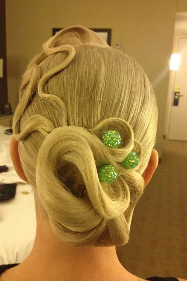 Красивые прически на соревнования Pin by Valerie Dance on Dance Ballroom dancing hairstyles, Dance hairstyles, Bal