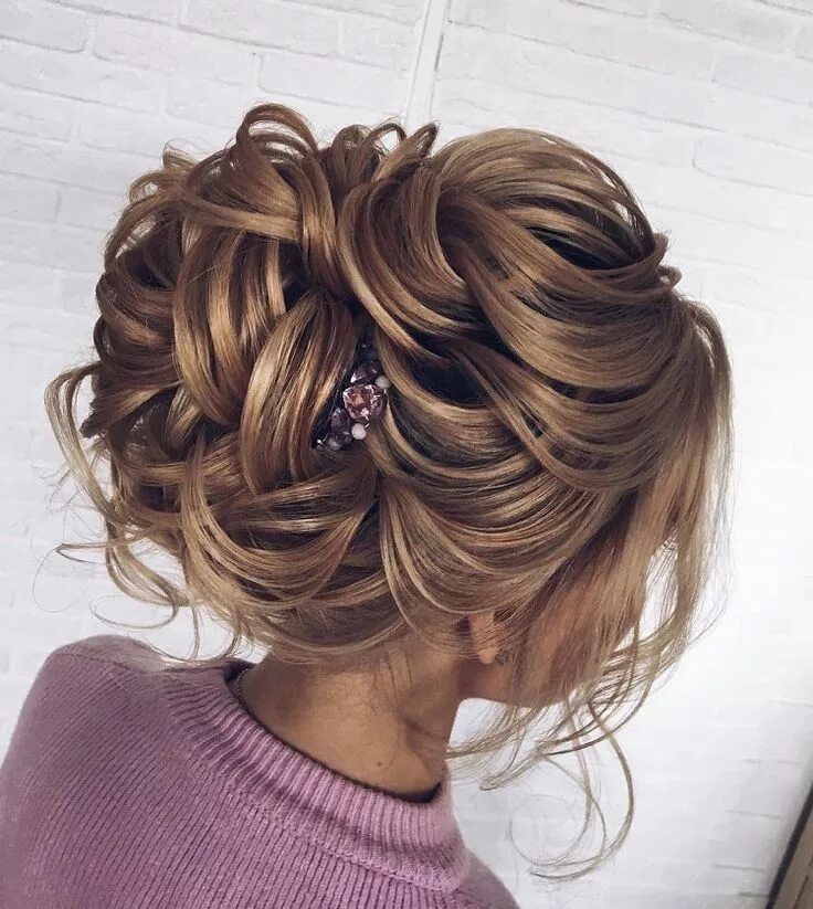 Красивые прически на средние на праздник Bridal updo hairstyleshairstylesupdos wedding hairstyle ideasupdo hairstyles При