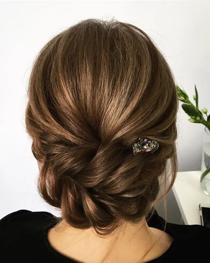 Красивые прически на средние на праздник Unique Wedding Hair Ideas You’ll Want to Steal Wedding hairstyles for medium hai