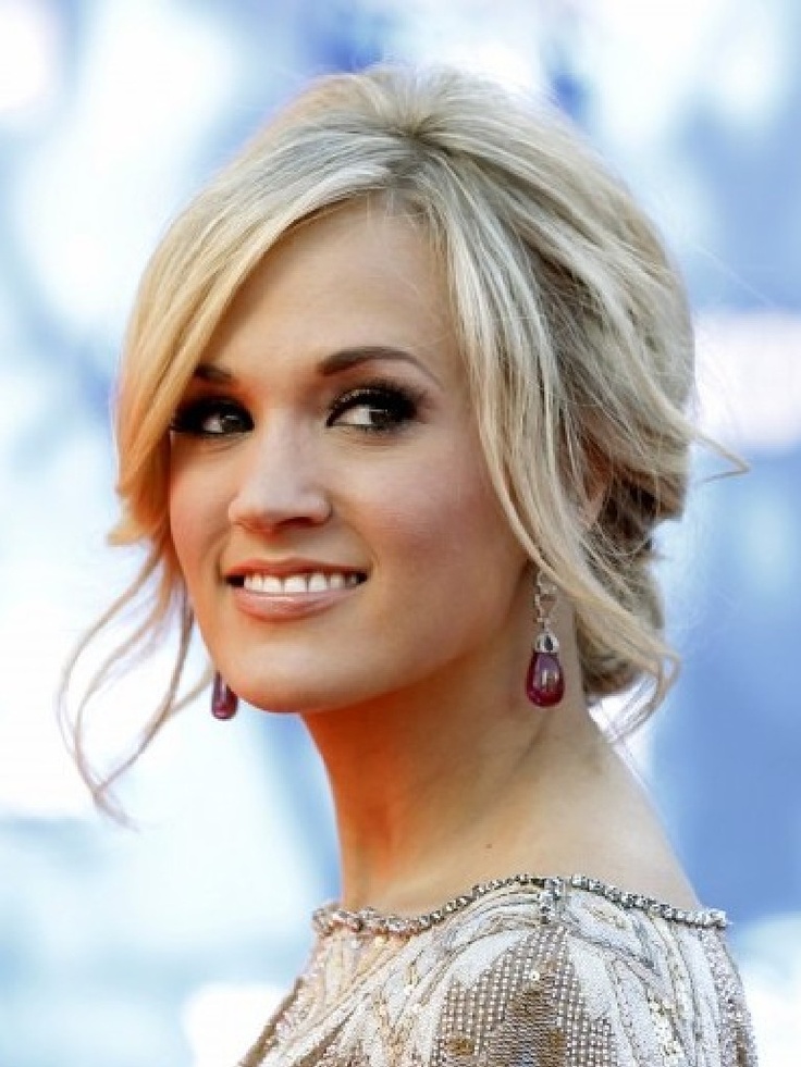 Красивые прически на средние волосы без челки Messy Bun, View 2 Wedding hair front, Front hair styles, Carrie underwood hair